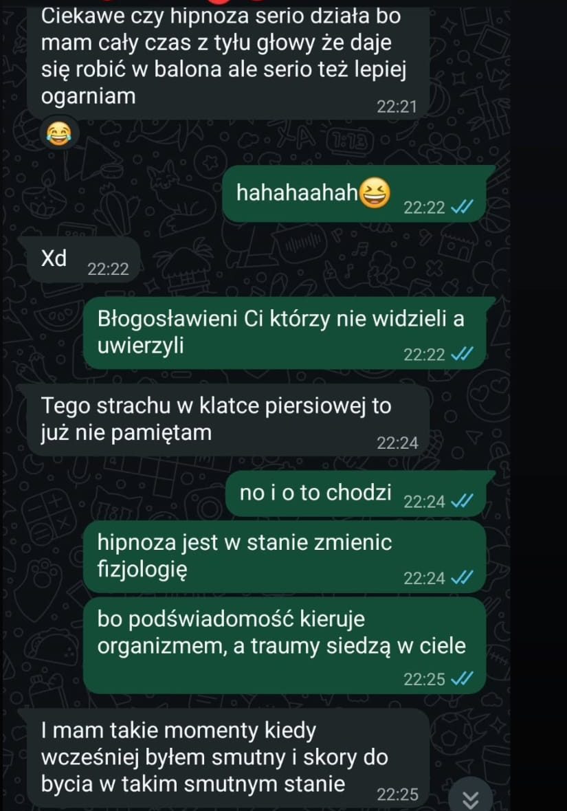 Wiadomość po sesji hipnozy: „tego strachu w klatce piersiowej to już nie pamiętam”, „mam takie momenty, kiedy wcześniej byłem smutny”.